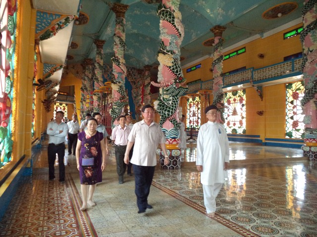 Tay Ninh province: Committee for Ethnic Minority Affairs leader  visits Caodai Church  